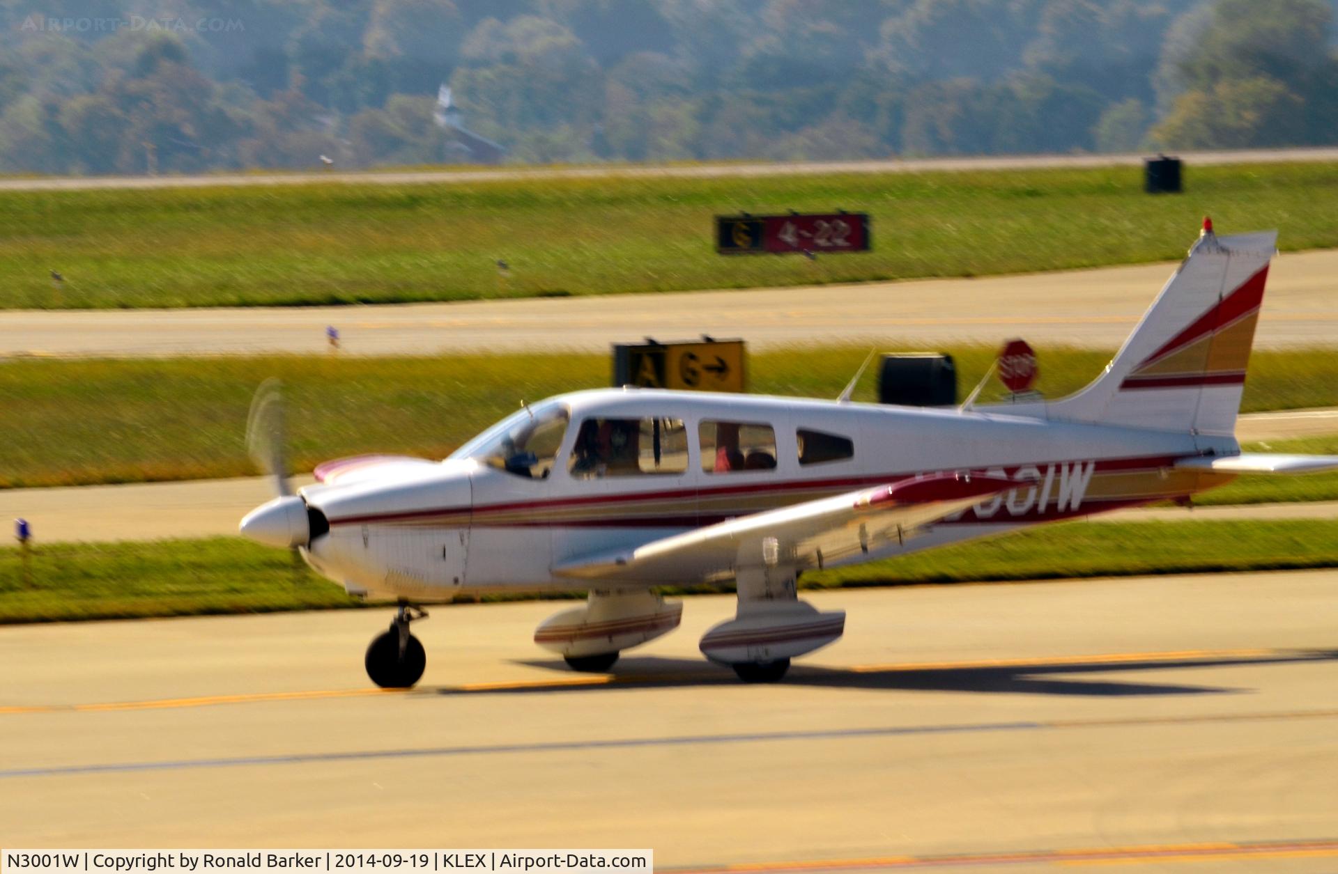 N3001W, 1979 Piper PA-28-181 C/N 28-7990356, Taxi Lexington
