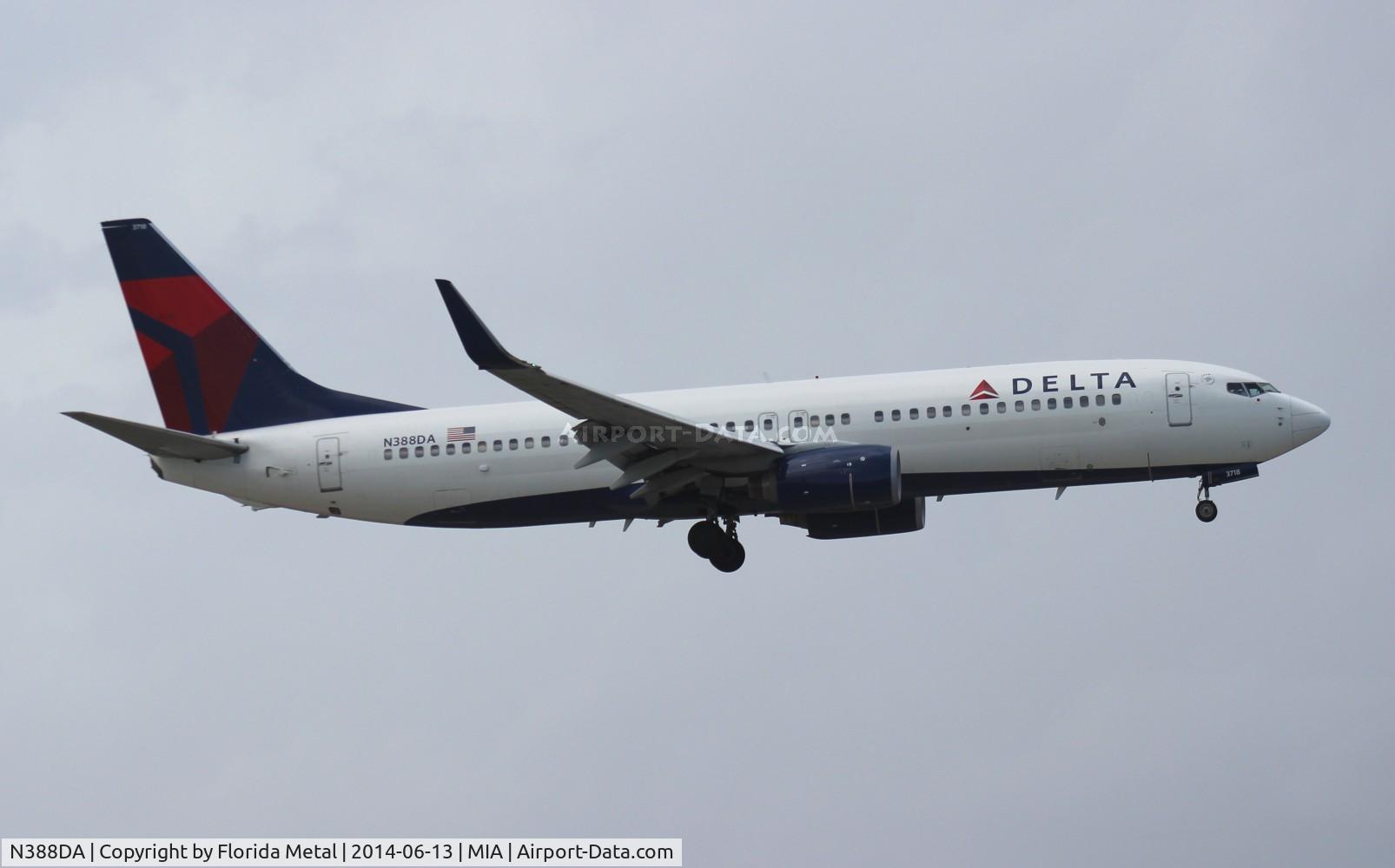 N388DA, 2000 Boeing 737-832 C/N 30375, Delta