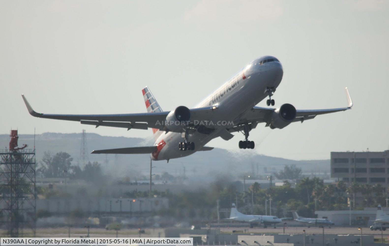 N390AA, 1995 Boeing 767-323 C/N 27450, American