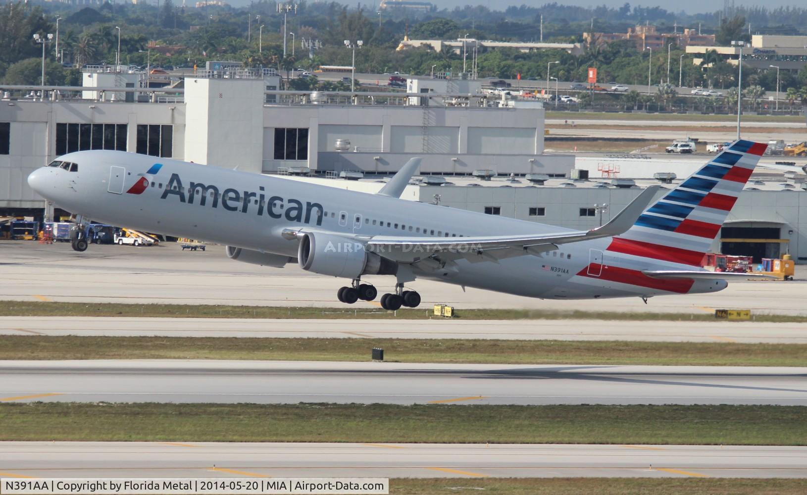 N391AA, 1995 Boeing 767-323 C/N 27451, American