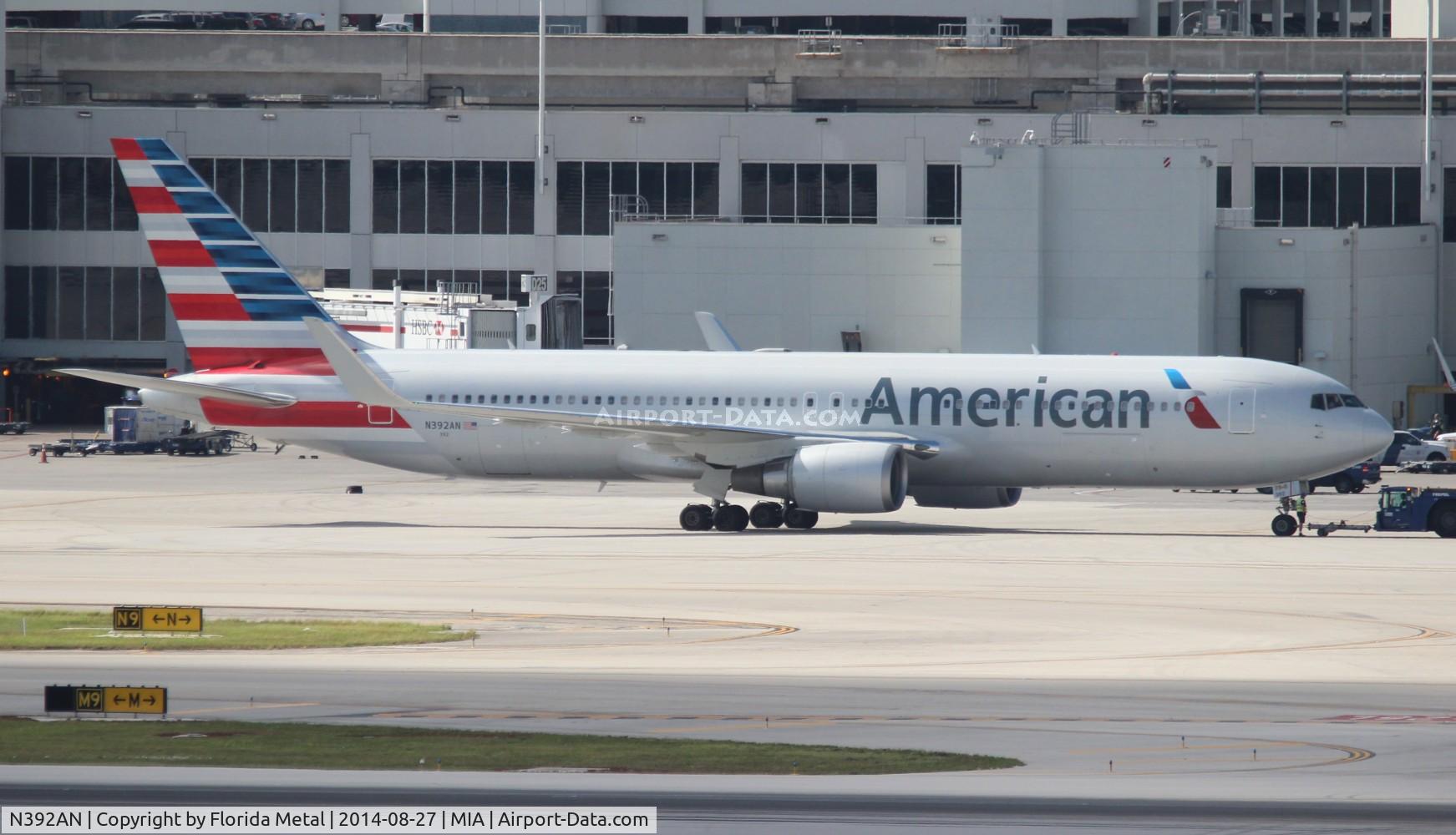 N392AN, 1998 Boeing 767-323 C/N 29429, American