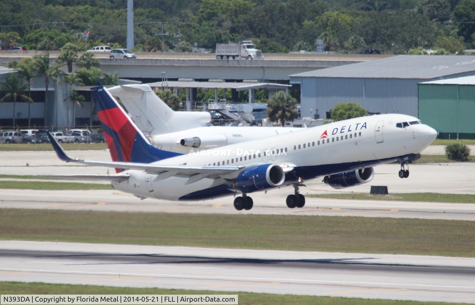 N393DA, 2000 Boeing 737-832 C/N 30377, Delta 737-800