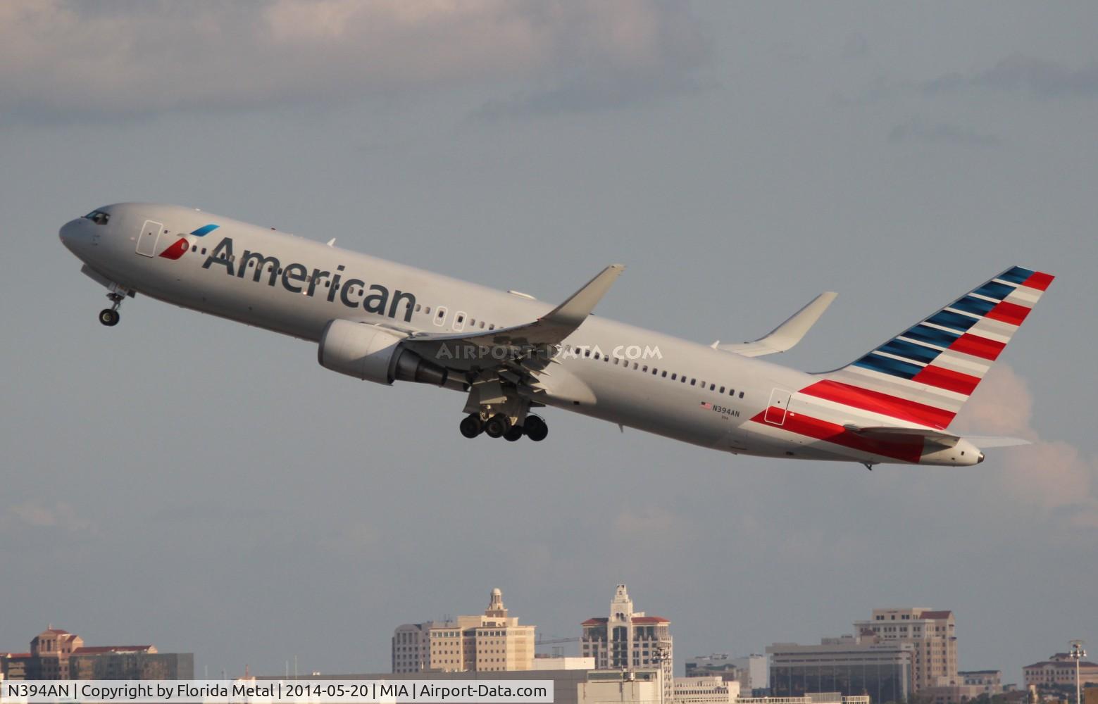 N394AN, 1998 Boeing 767-323/ER C/N 29431, American