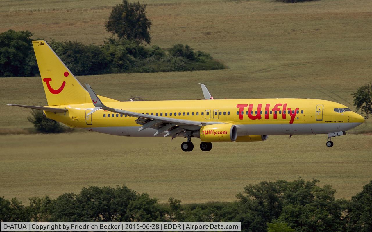 D-ATUA, 2010 Boeing 737-8K5 C/N 37245, on final RW09