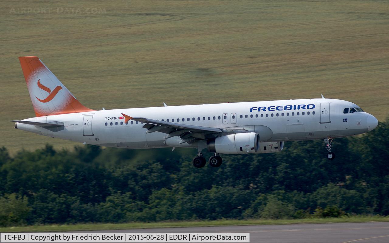 TC-FBJ, 1996 Airbus A320-232 C/N 580, on final RW09