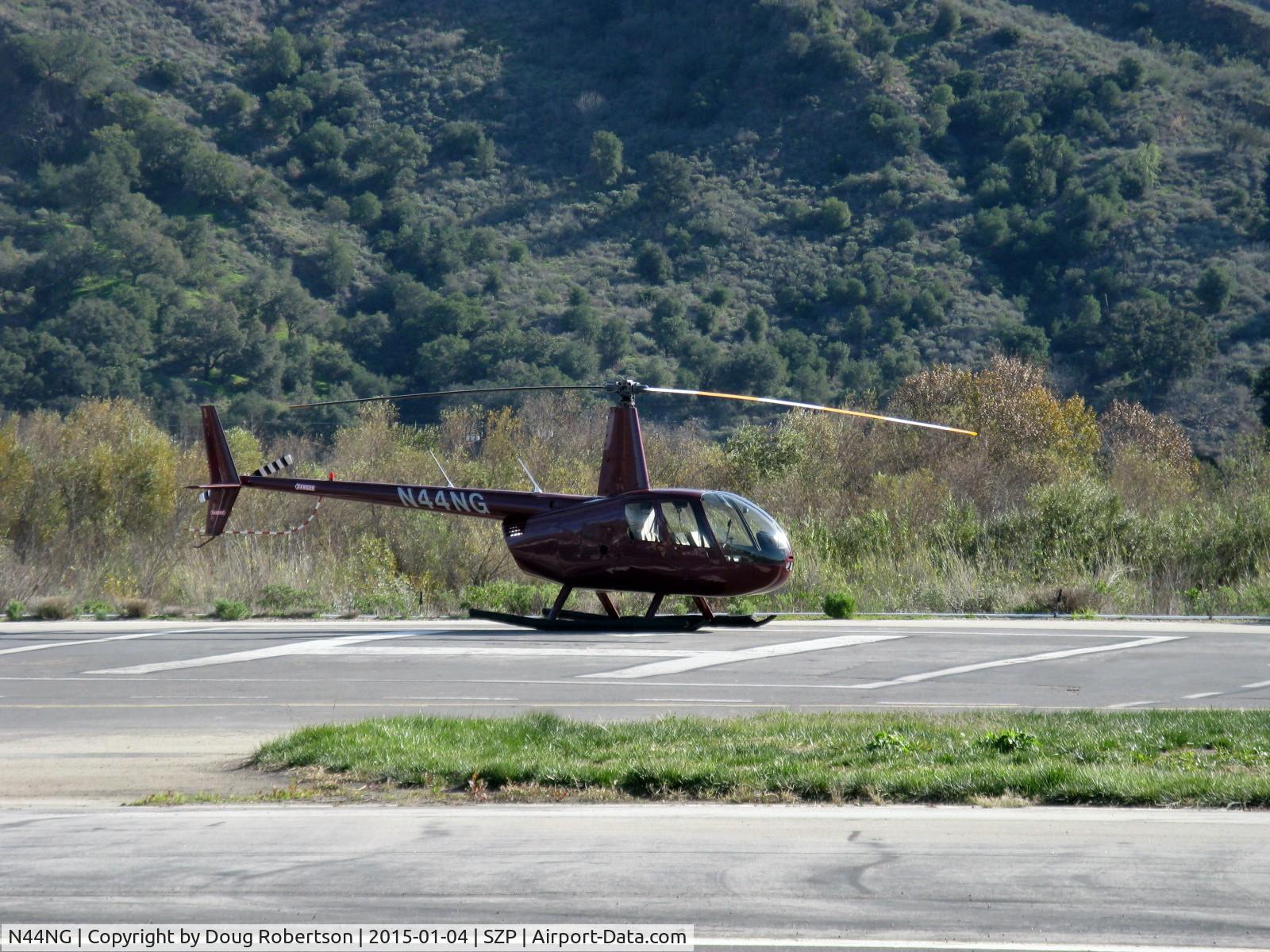N44NG, 2001 Robinson R44 Clipper C/N 1078, 2001 Robinson R44 CLIPPER, Lycoming O-540-F1B5 260 Hp derated, pop-out floats, on SZP Heli-pad