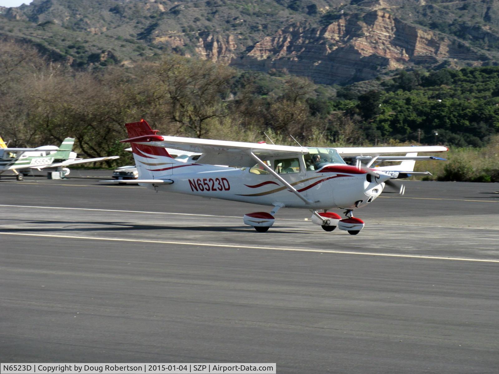 N6523D, 1979 Cessna 172N C/N 17272844, 1979 Cessna 172N, Lycoming O-320-H2AD 160 Hp, landing roll Rwy 22