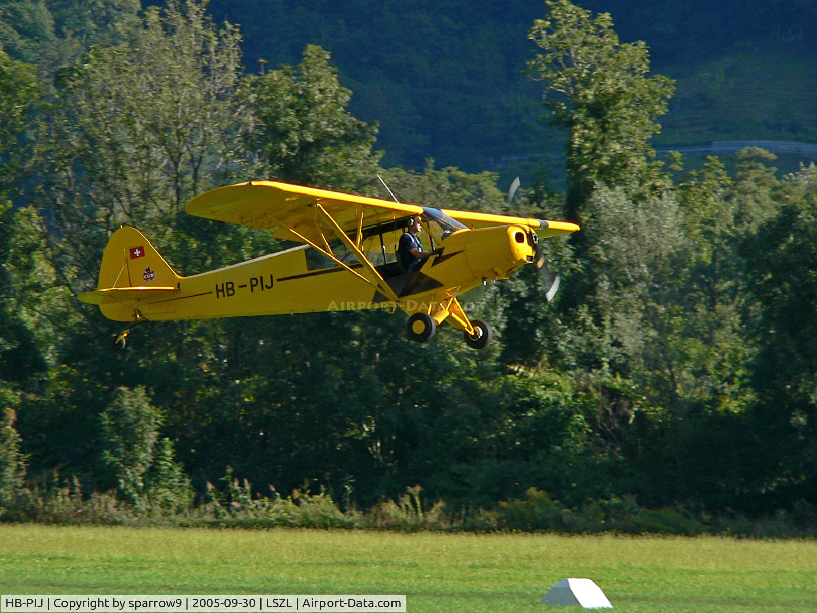 HB-PIJ, 1954 Piper L-21B Super Cub C/N 18-4036, Taking-off on a warm day. HB-registered from 1986-09-24 until 2014-05-13. Dest. 2014-04-26.