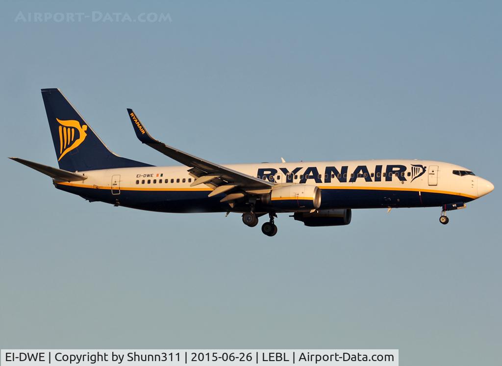 EI-DWE, 2007 Boeing 737-8AS C/N 36074, Landing rwy 25R