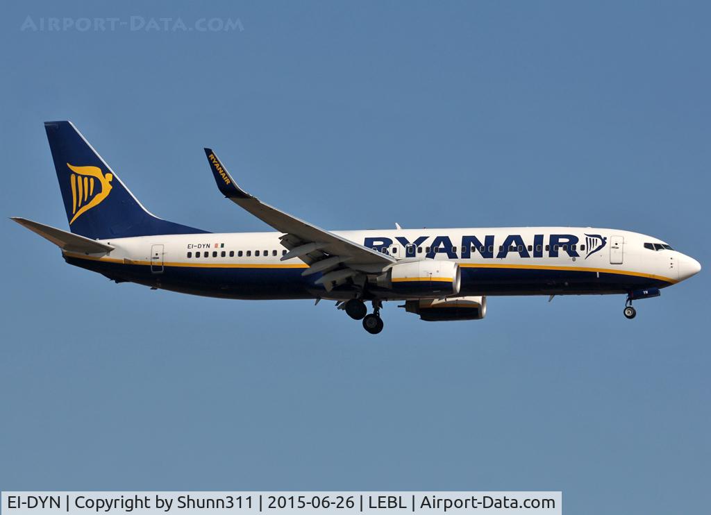 EI-DYN, 2008 Boeing 737-8AS C/N 36576, Landing rwy 25R