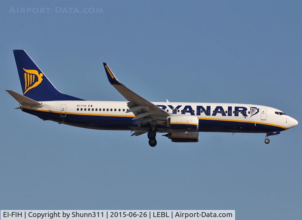 EI-FIH, 2015 Boeing 737-8AS C/N 44697, Landing rwy 25R