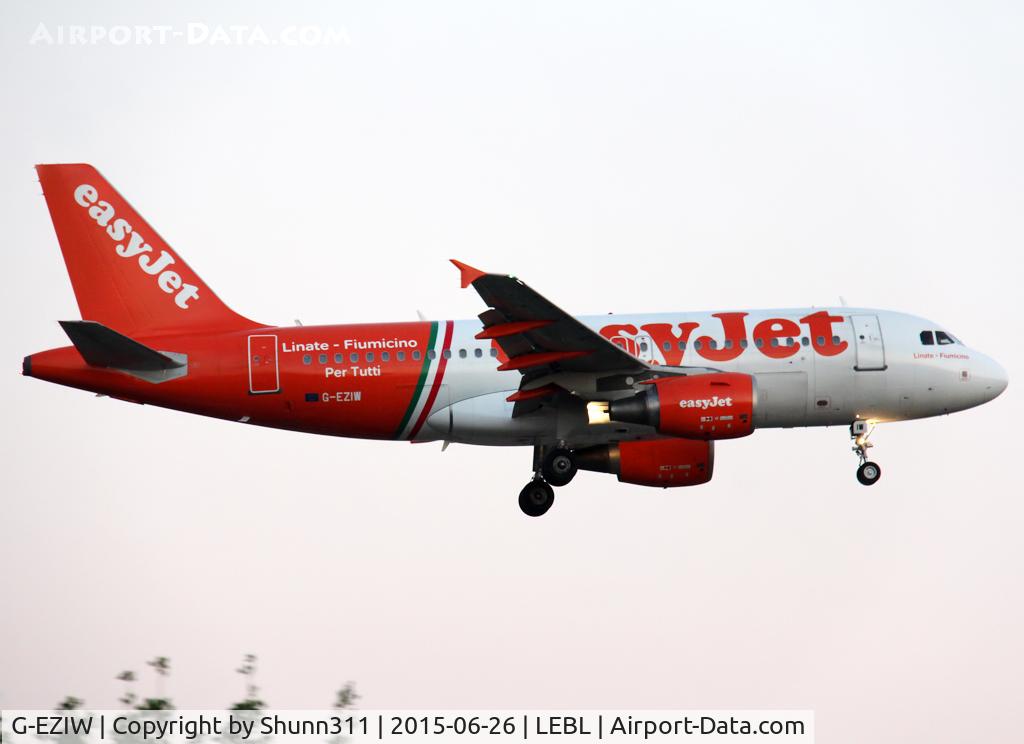G-EZIW, 2005 Airbus A319-111 C/N 2578, Landing rwy 25R in still 'Roma-Fiumicino' c/s