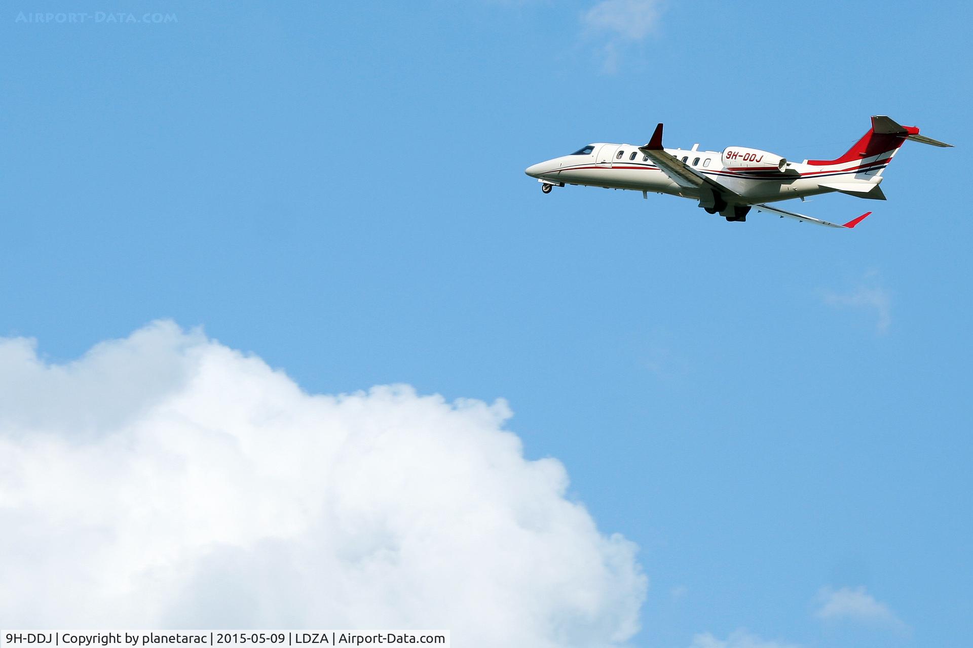 9H-DDJ, 2014 Learjet 75 C/N 45-494, Take off