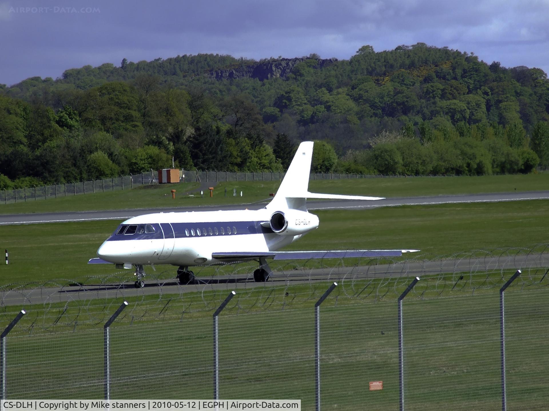 CS-DLH, 2008 Dassault Falcon 2000EX C/N 149, Netjets Falcon 2000EX CS-DLH taxiing to runway 06