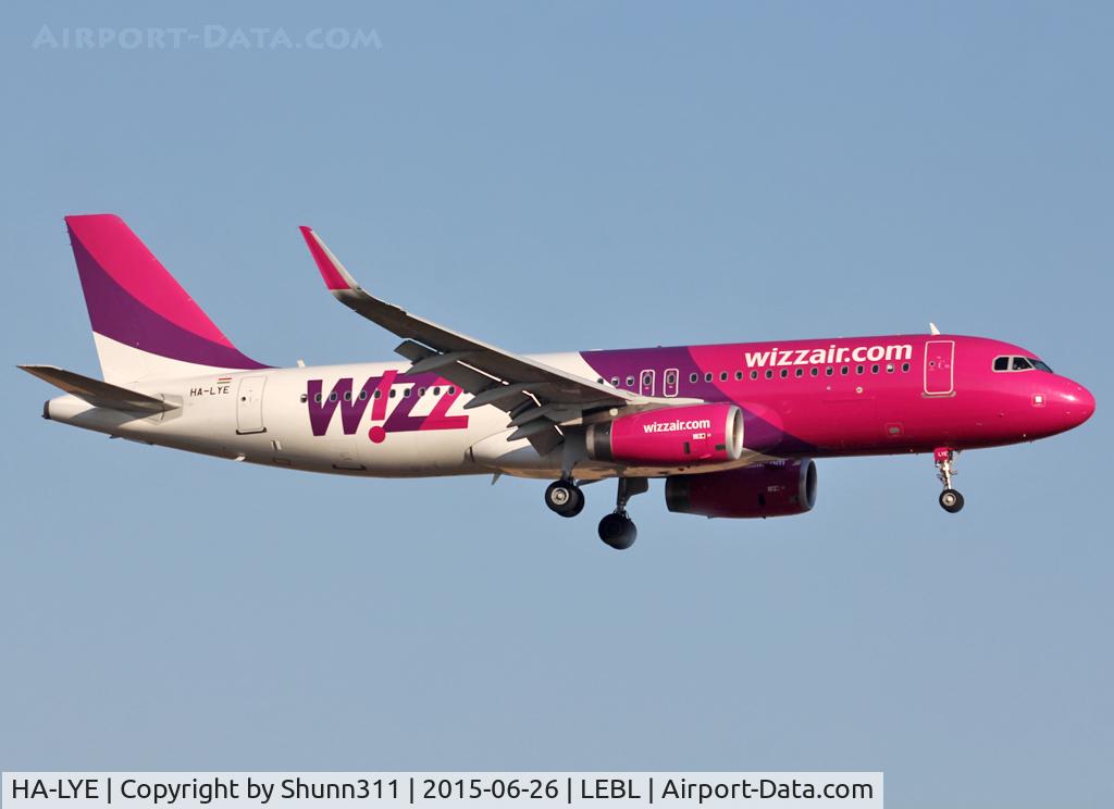 HA-LYE, 2014 Airbus A320-232 C/N 6131, Landing rwy 25R