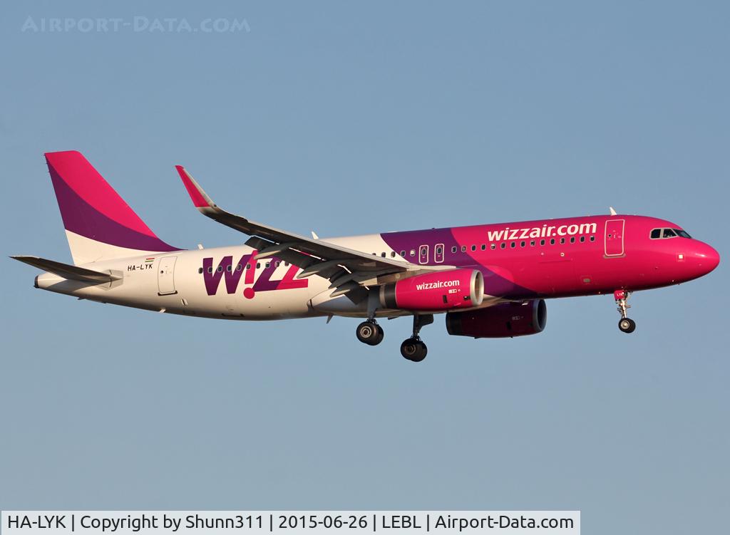 HA-LYK, 2014 Airbus A320-232 C/N 6394, Landing rwy 25R