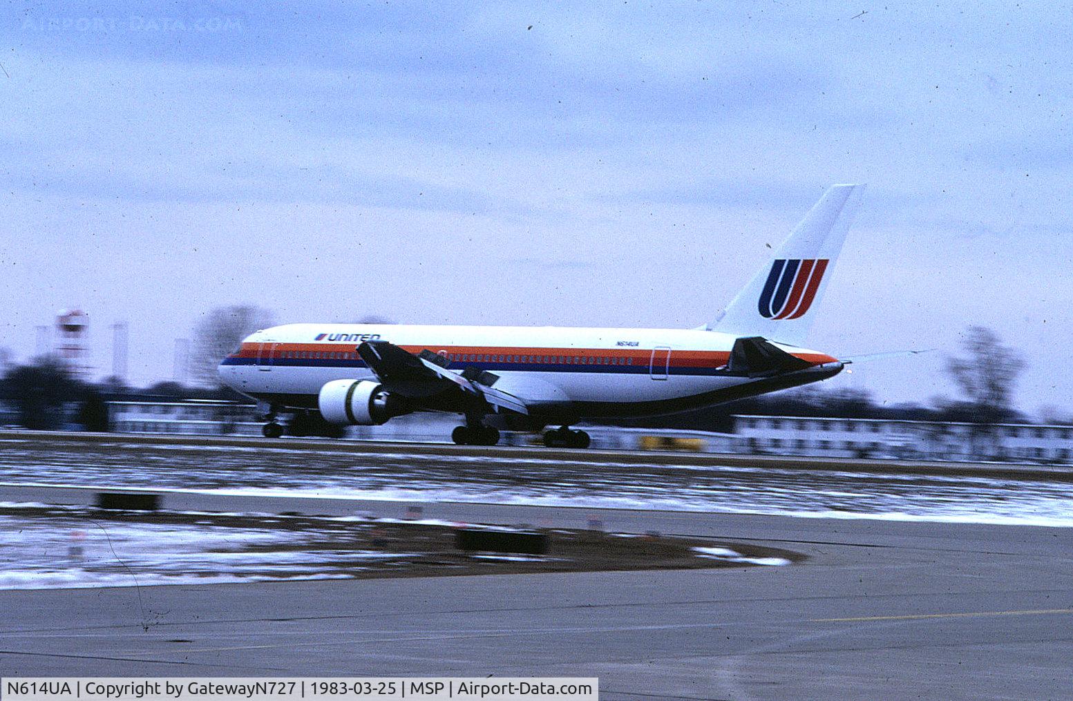 N614UA, 1983 Boeing 767-222 C/N 21875, N614UA landing on rwy 29R.