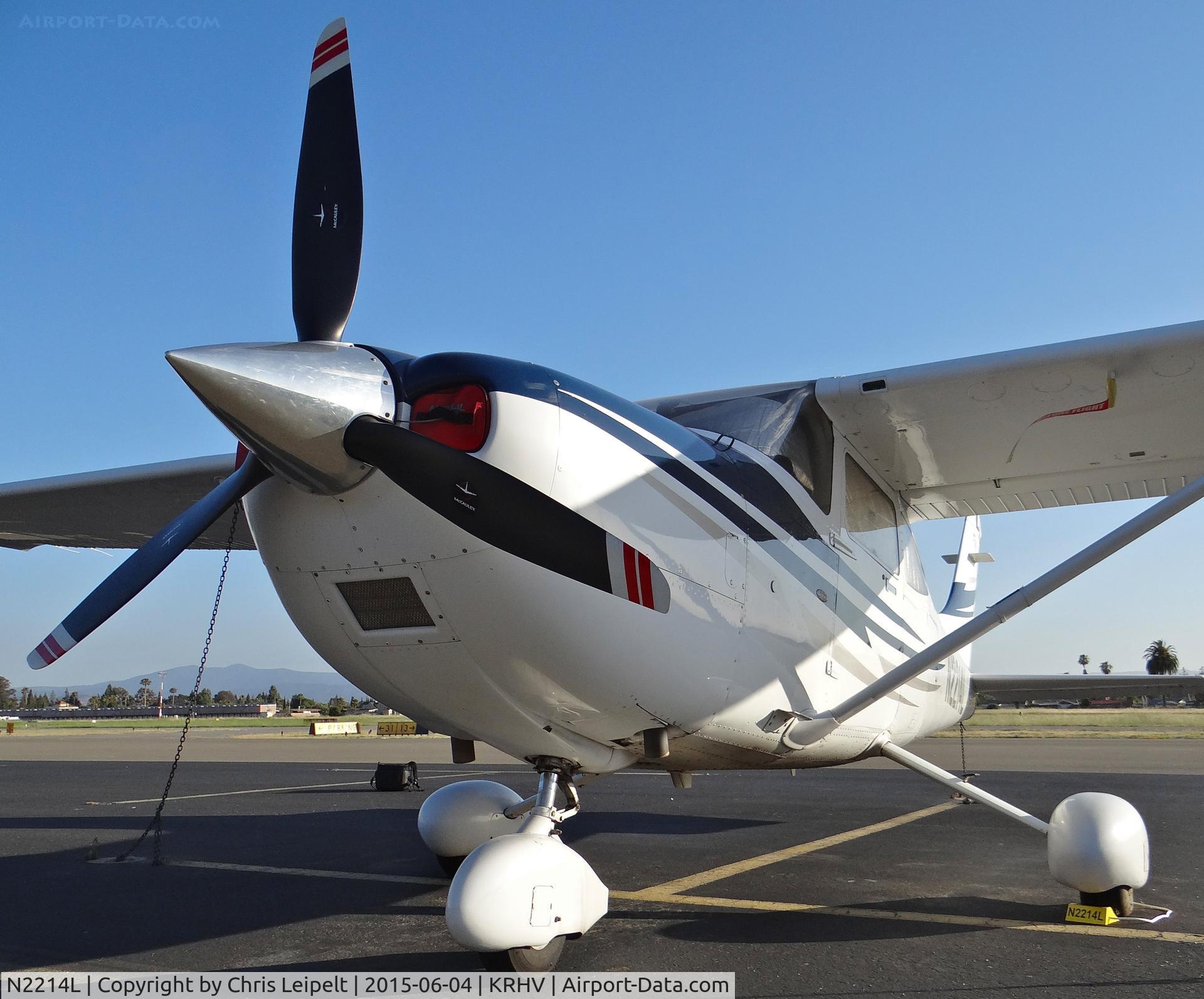 N2214L, 2005 Cessna 182T Skylane C/N 18281718, A local 2005 Cessna 182T parked at transient parking after dropping off some passengers at Reid Hillview Airport, CA.