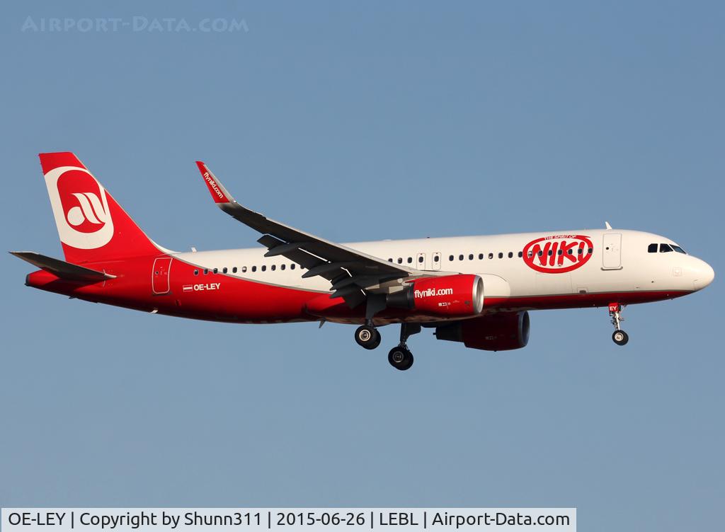 OE-LEY, 2013 Airbus A320-214 C/N 5648, Landing rwy 25R