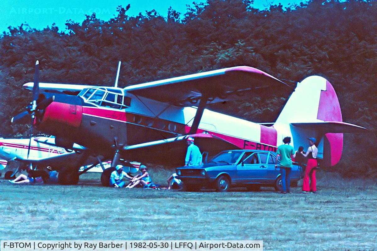 F-BTOM, Antonov An-2TD C/N 1G11801, Antonov An-2TD [1G118-01] La Ferte Alais~F 30/05/1982. From a slide.