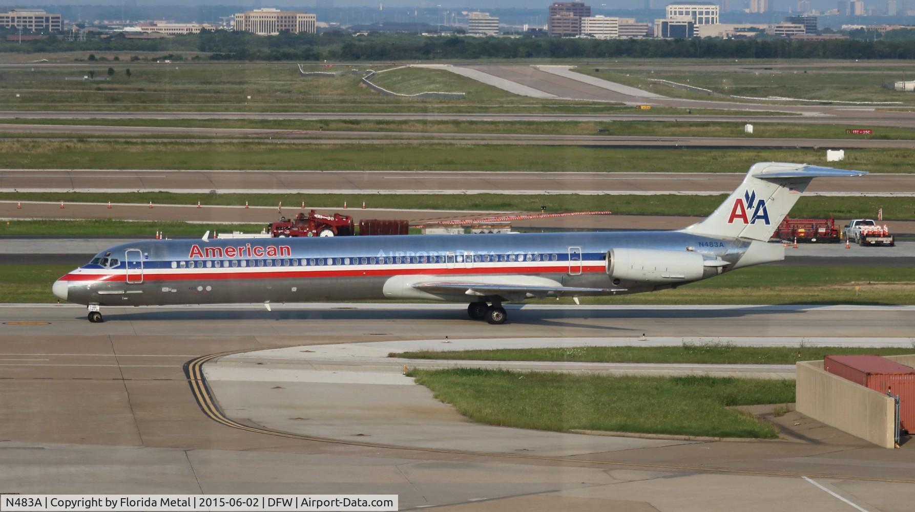 N483A, 1988 McDonnell Douglas MD-82 (DC-9-82) C/N 49676, American MD-82