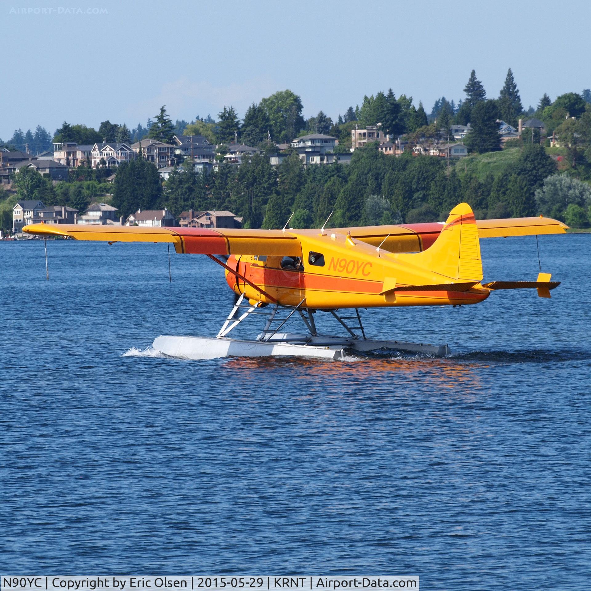 N90YC, 1958 De Havilland Canada DHC-2 Beaver Mk.I (L20A) C/N 1338, N90YC taxing on Lake Washington after leaving RNT.