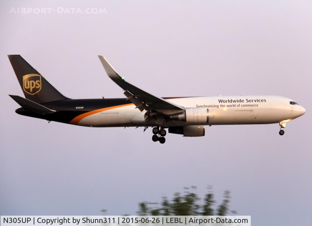 N305UP, 1995 Boeing 767-34AF/ER C/N 27243, Landing rwy 25R