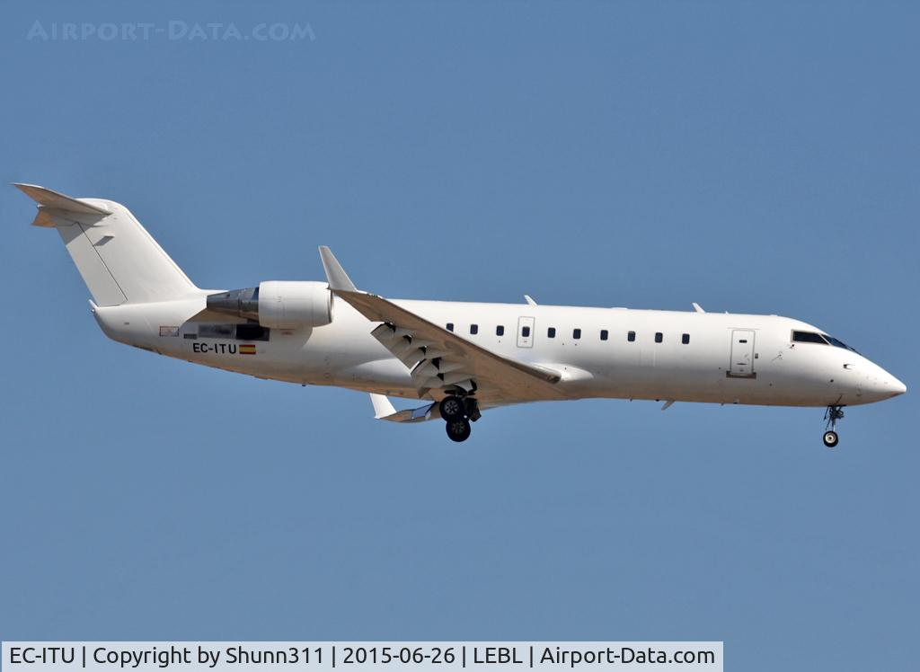 EC-ITU, 2003 Canadair CRJ-200LR (CL-600-2B19) C/N 7866, Landing rwy 25R in all white c/s without titles