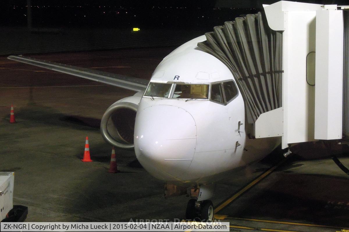 ZK-NGR, 1998 Boeing 737-33A C/N 27460, At Auckland