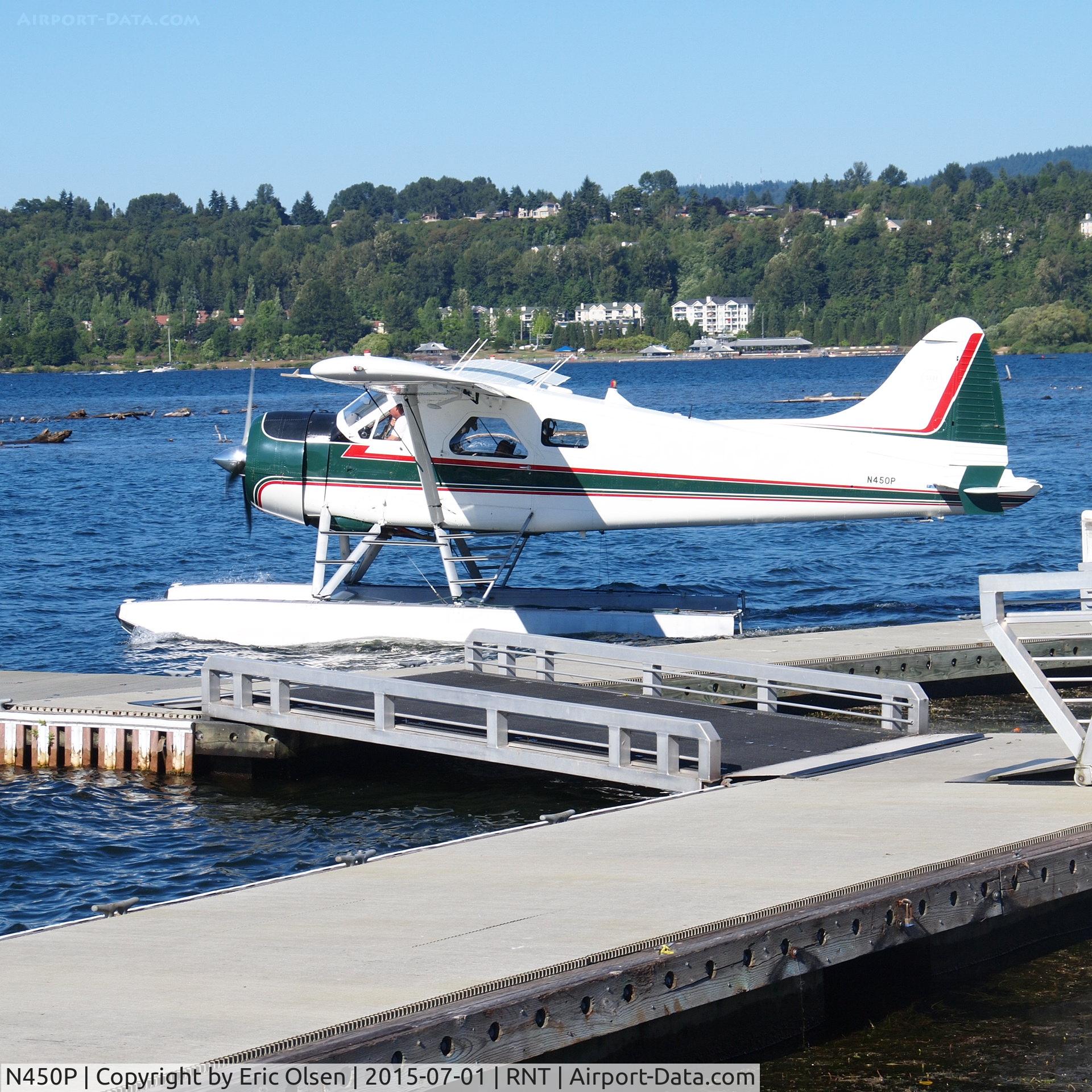 N450P, 1960 De Havilland Canada DHC-2 Beaver Mk.I (L20A) C/N 1449, DHC-2 getting ready to taxi out on Lake Washington from RNT.