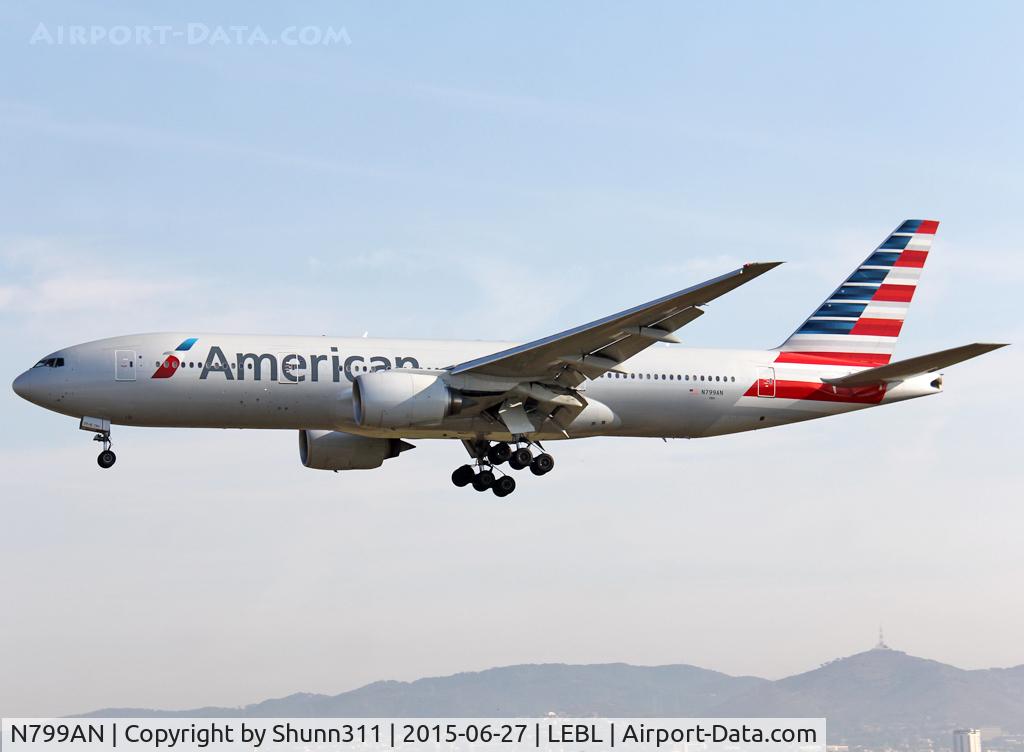 N799AN, 2001 Boeing 777-223 C/N 30258, Landing rwy 25R