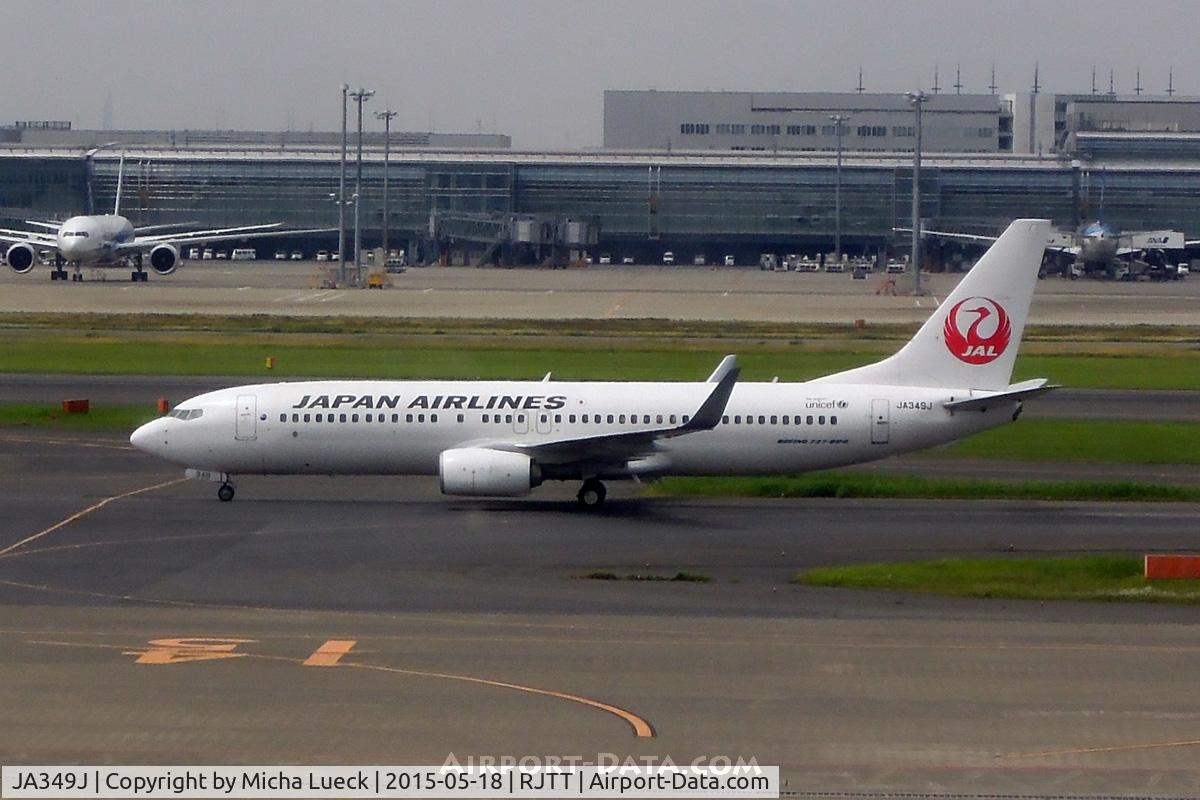 JA349J, 2012 Boeing 737-846 C/N 40950, At Haneda