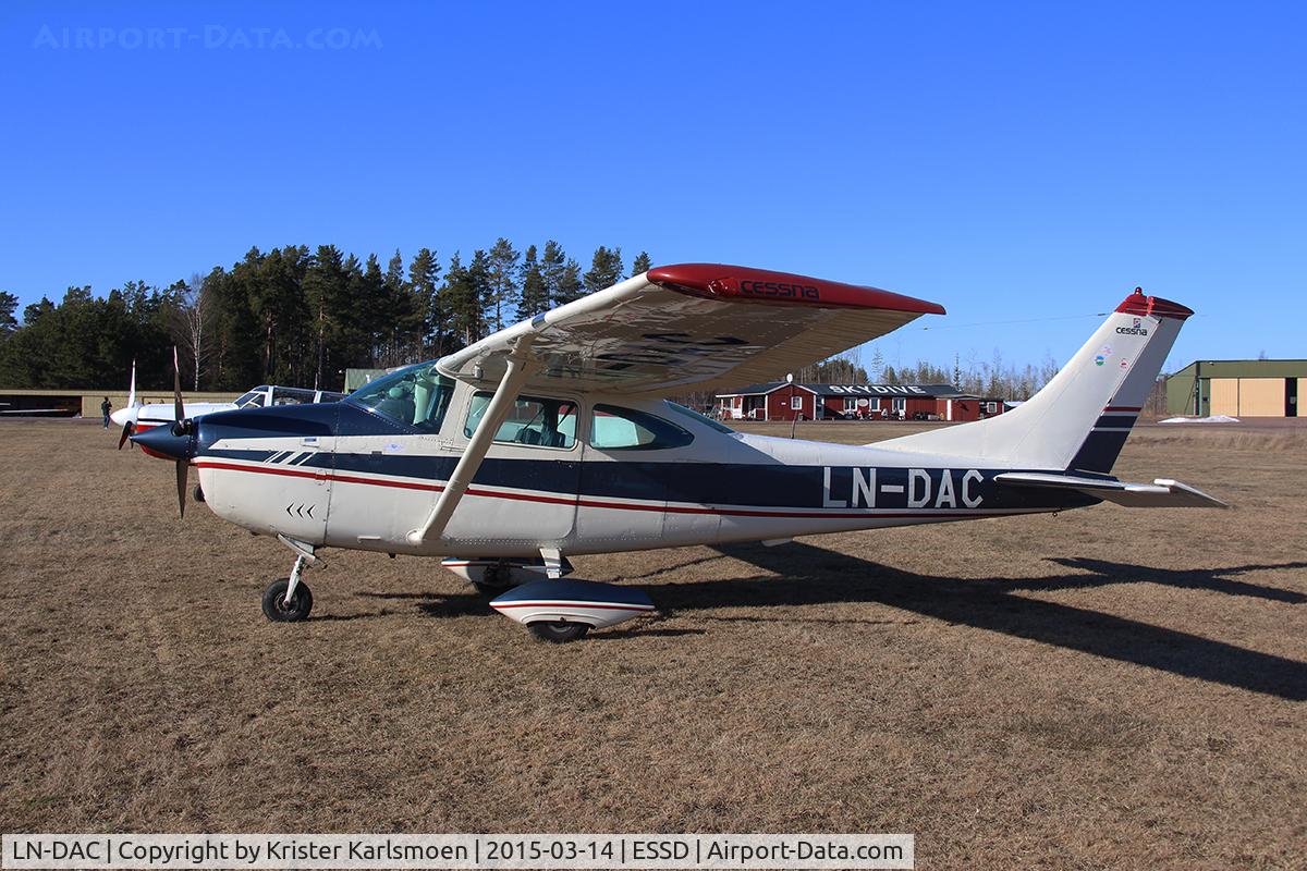 LN-DAC, 1968 Cessna 182M Skylane Skylane C/N 182-59391, Runn Fly In 2015.
