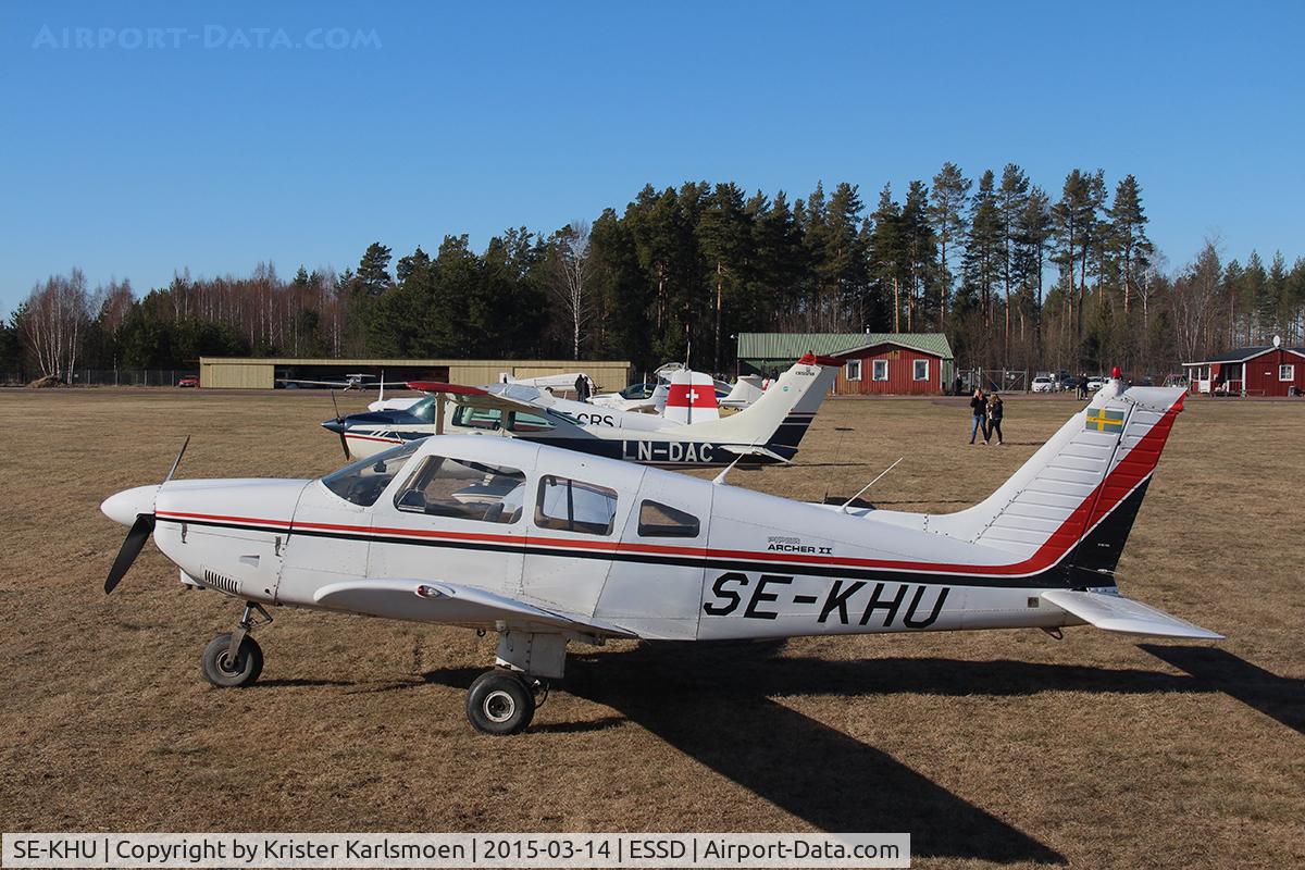 SE-KHU, 1979 Piper PA-28-181 Archer II C/N 28-7990285, Runn Fly In 2015.