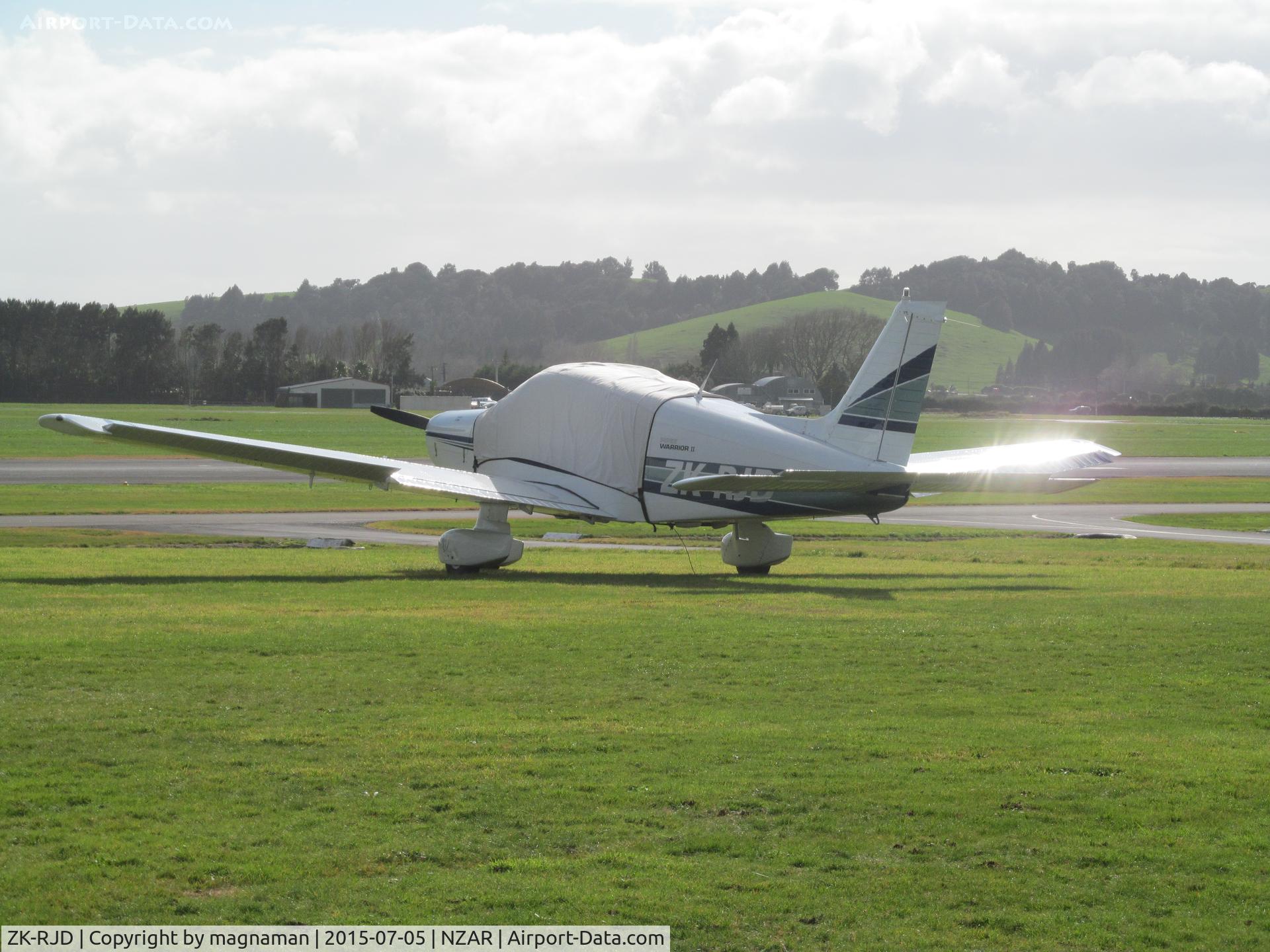 ZK-RJD, Piper PA-28-161 Warrior II C/N 28-7916439, On grass at Ardmore