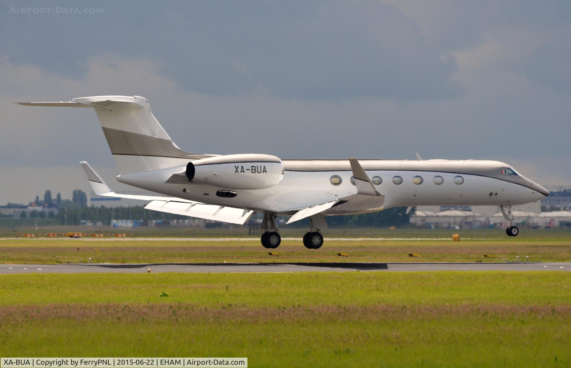 XA-BUA, 2014 Gulfstream Aerospace V-SP G550 C/N 5464, G550 about to touch down