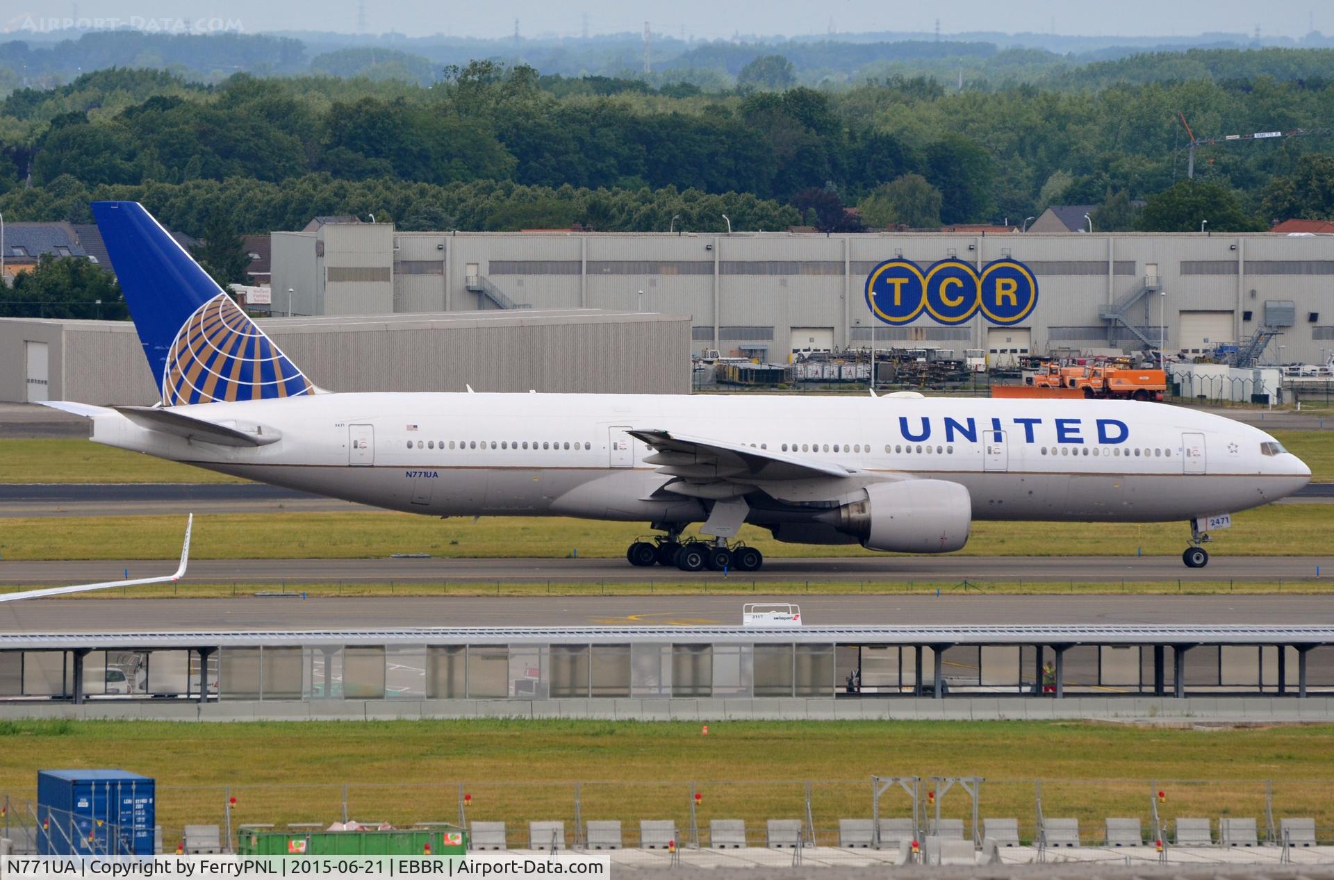 N771UA, 1995 Boeing 777-222 C/N 26932, UA B772 arrived in BRU