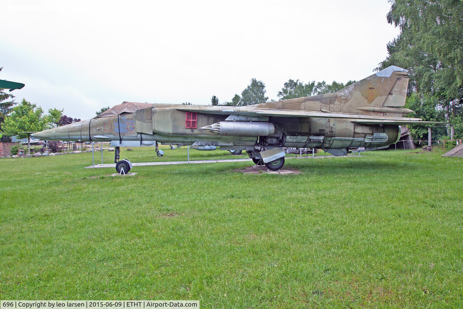 696, 1980 Mikoyan-Gurevich MiG-23BN C/N 0393214212, Flugplatzmuseum Cottbus 9.6.15