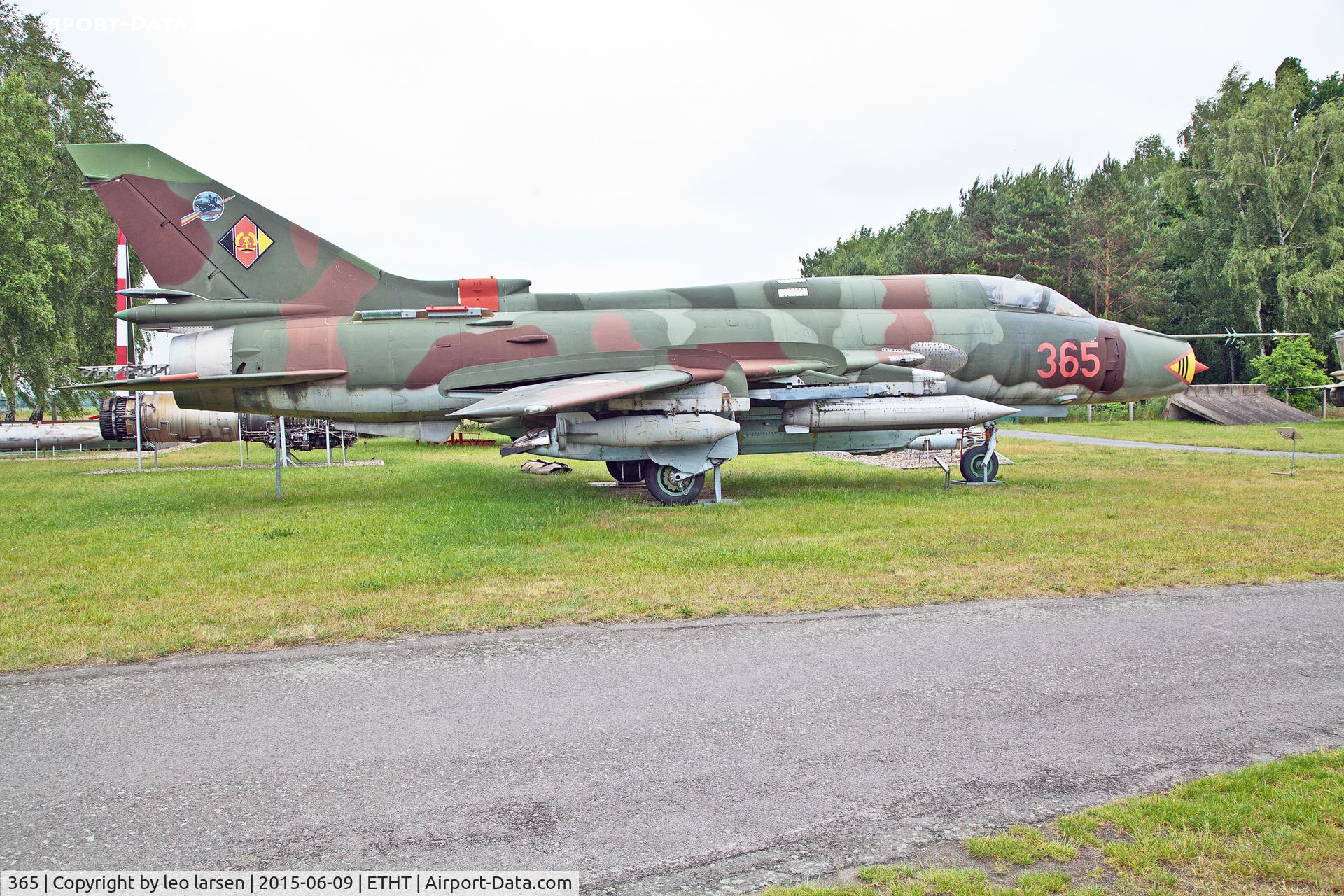 365, Sukhoi Su-22M-4 C/N 25511, Flugplatzmuseum Cottbus 9.6.15 ex 25 04
