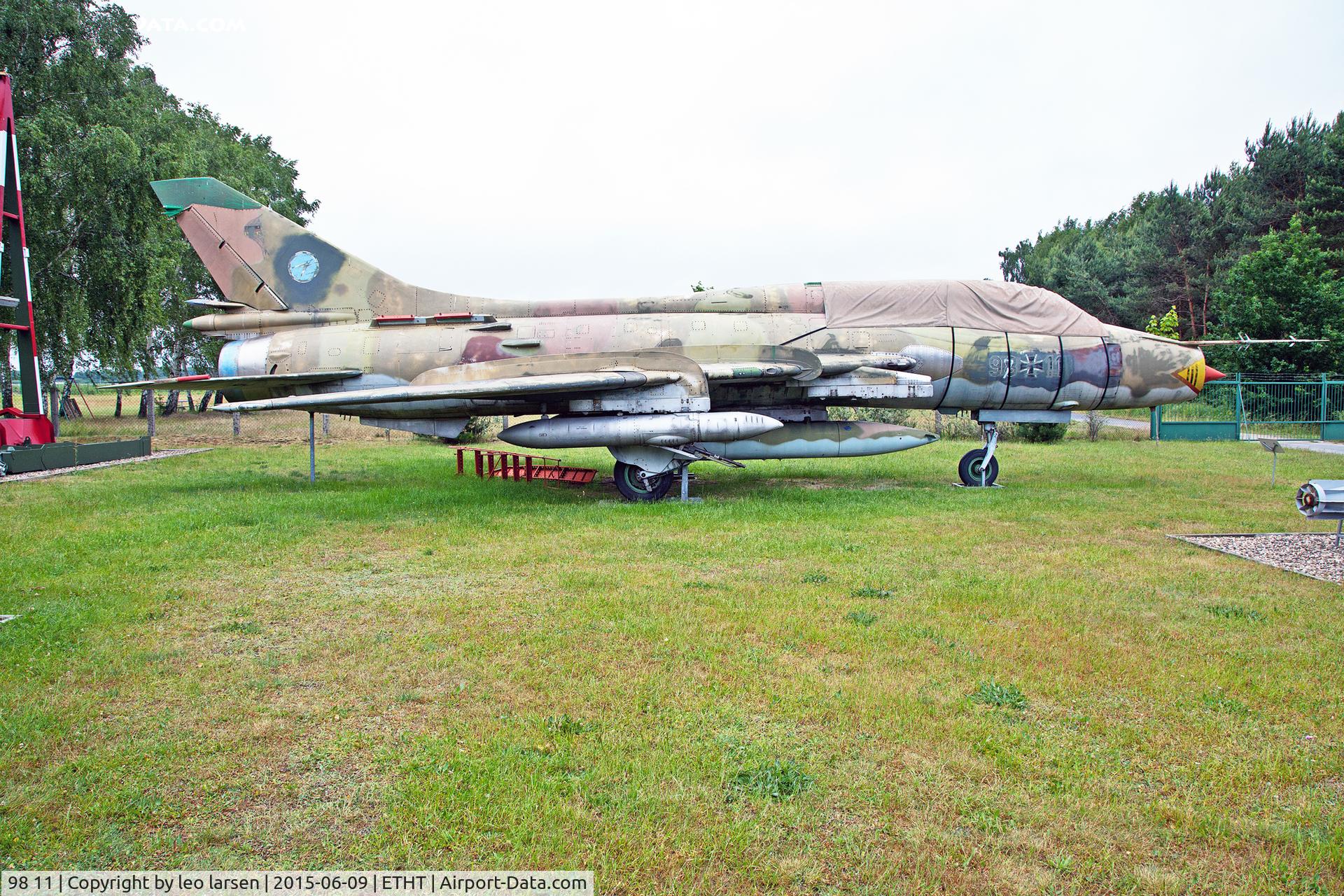 98 11, Sukhoi Su-22UM-3K C/N 17532370810, Flugplatzmuseum Cottbus 9.6.15