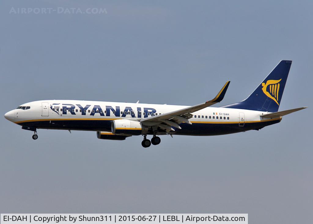 EI-DAH, 2003 Boeing 737-8AS C/N 33546, Landing rwy 25R
