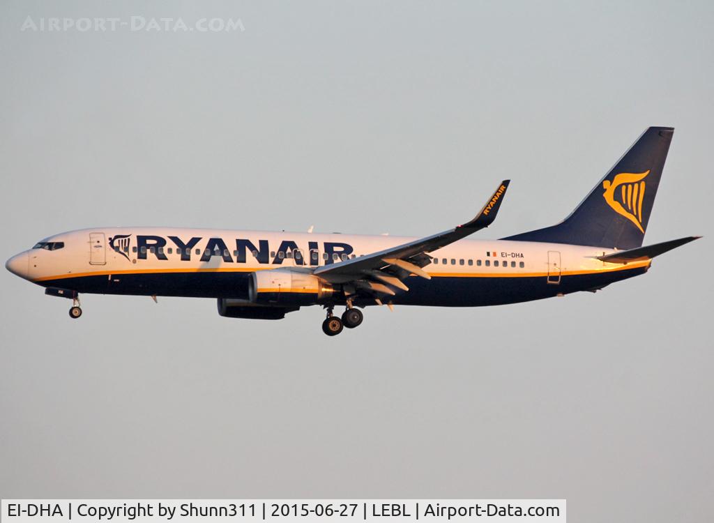 EI-DHA, 2005 Boeing 737-8AS C/N 33571, Landing 07L