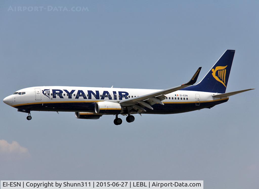 EI-ESN, 2011 Boeing 737-8AS C/N 34991, Landing rwy 25R