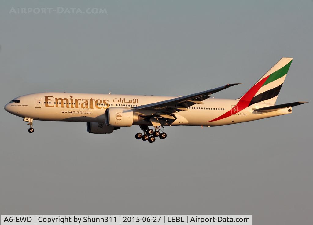 A6-EWD, 2007 Boeing 777-21H/LR C/N 35577, Landing rwy 07L