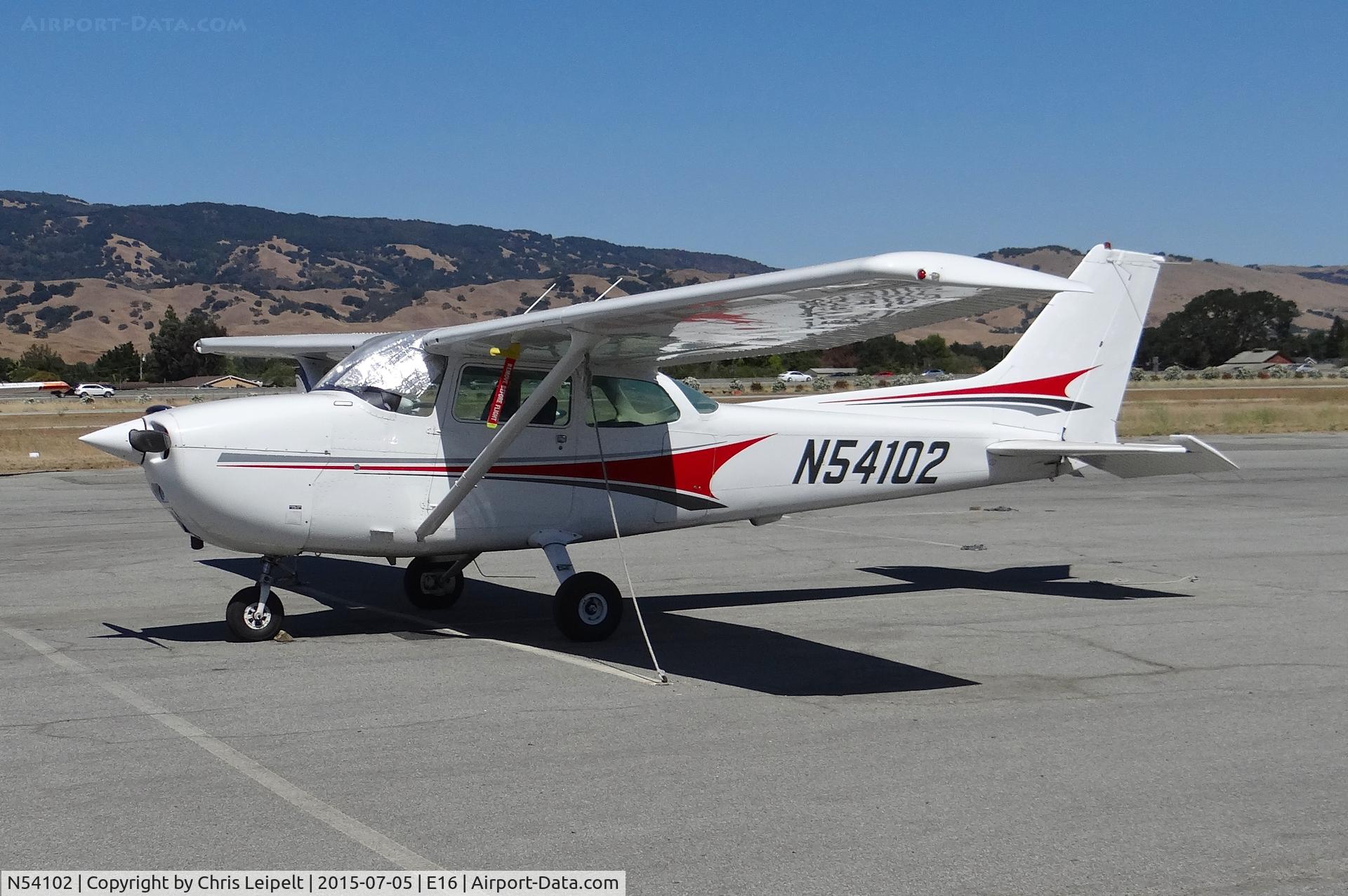 N54102, 1981 Cessna 172P C/N 17274875, A 1981 Cessna 172P from nearby Reid Hillview Airport sitting on the Magnum Aviation ramp after crashing into a tree and damaging its wing at South County Airport, CA.