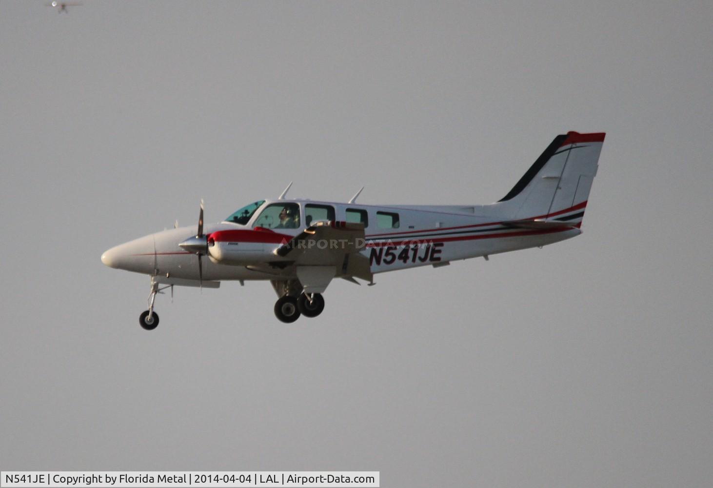 N541JE, 1975 Beech 58 Baron C/N TH-577, Beech 58