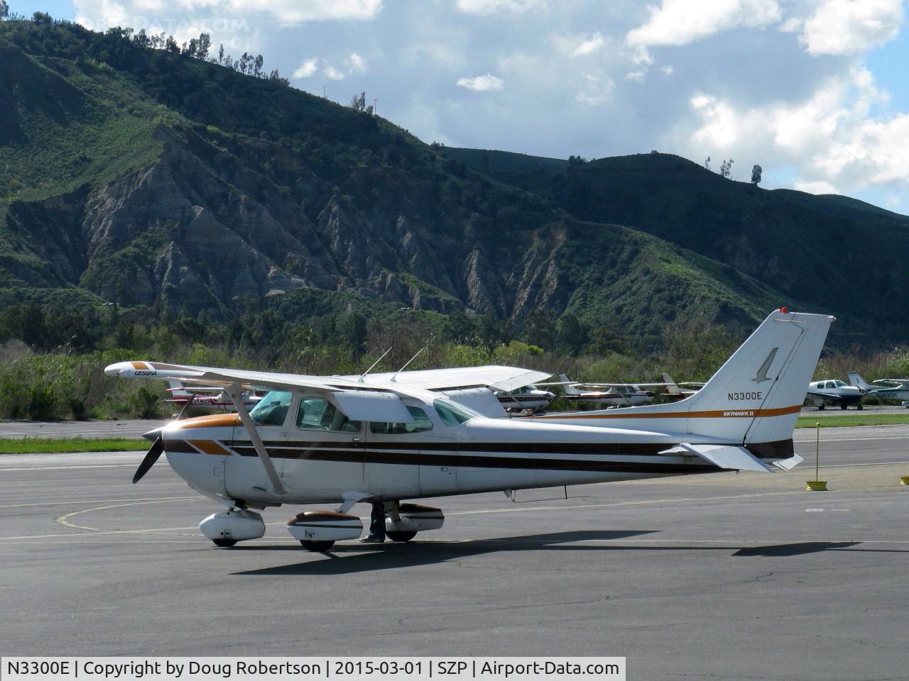 N3300E, 1978 Cessna 172N C/N 17271496, 1978 Cessna 172N SKYHAWK II, Lycoming O-320-H2AD 160 Hp, boarding