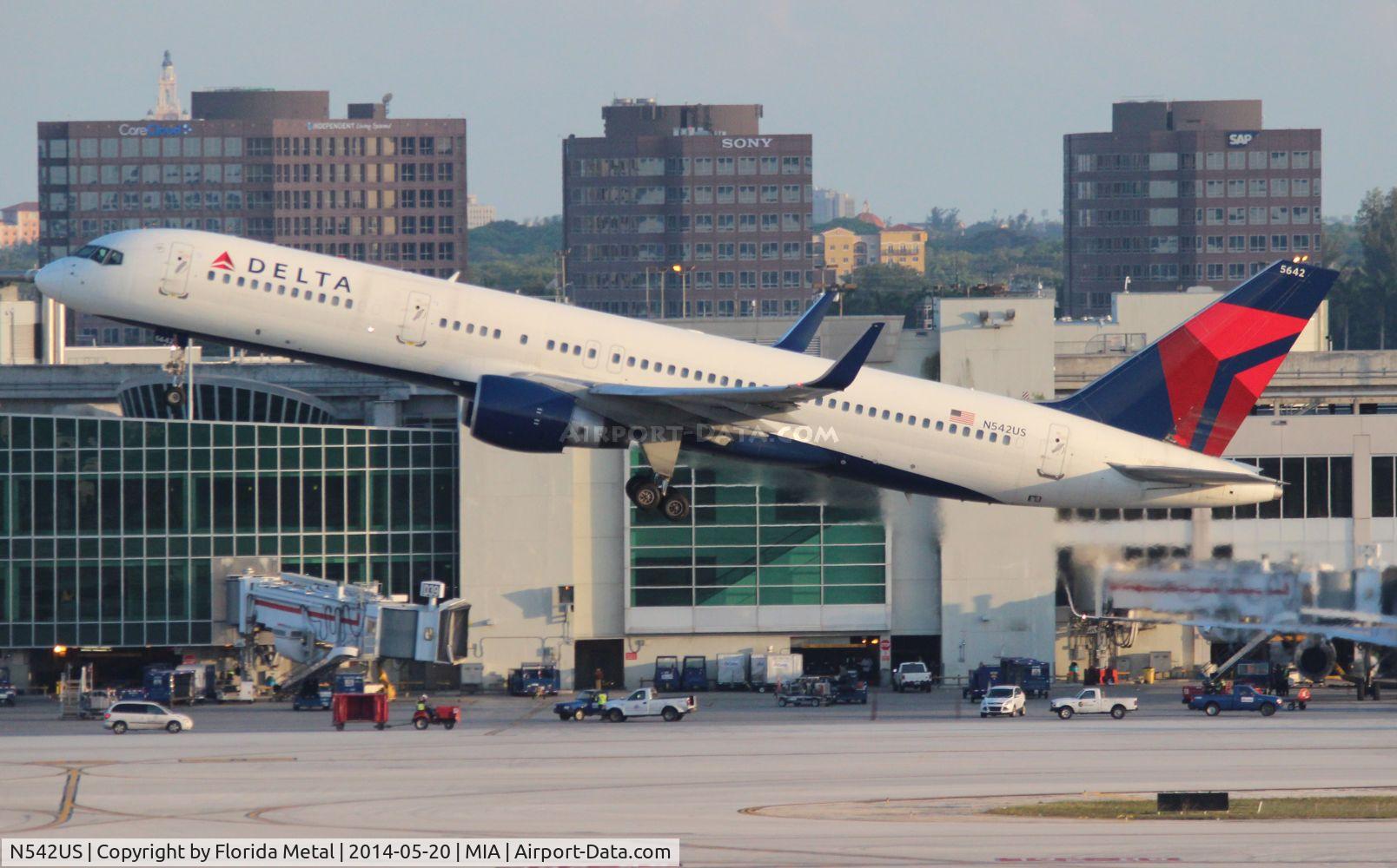 N542US, 1996 Boeing 757-251 C/N 26489, Delta