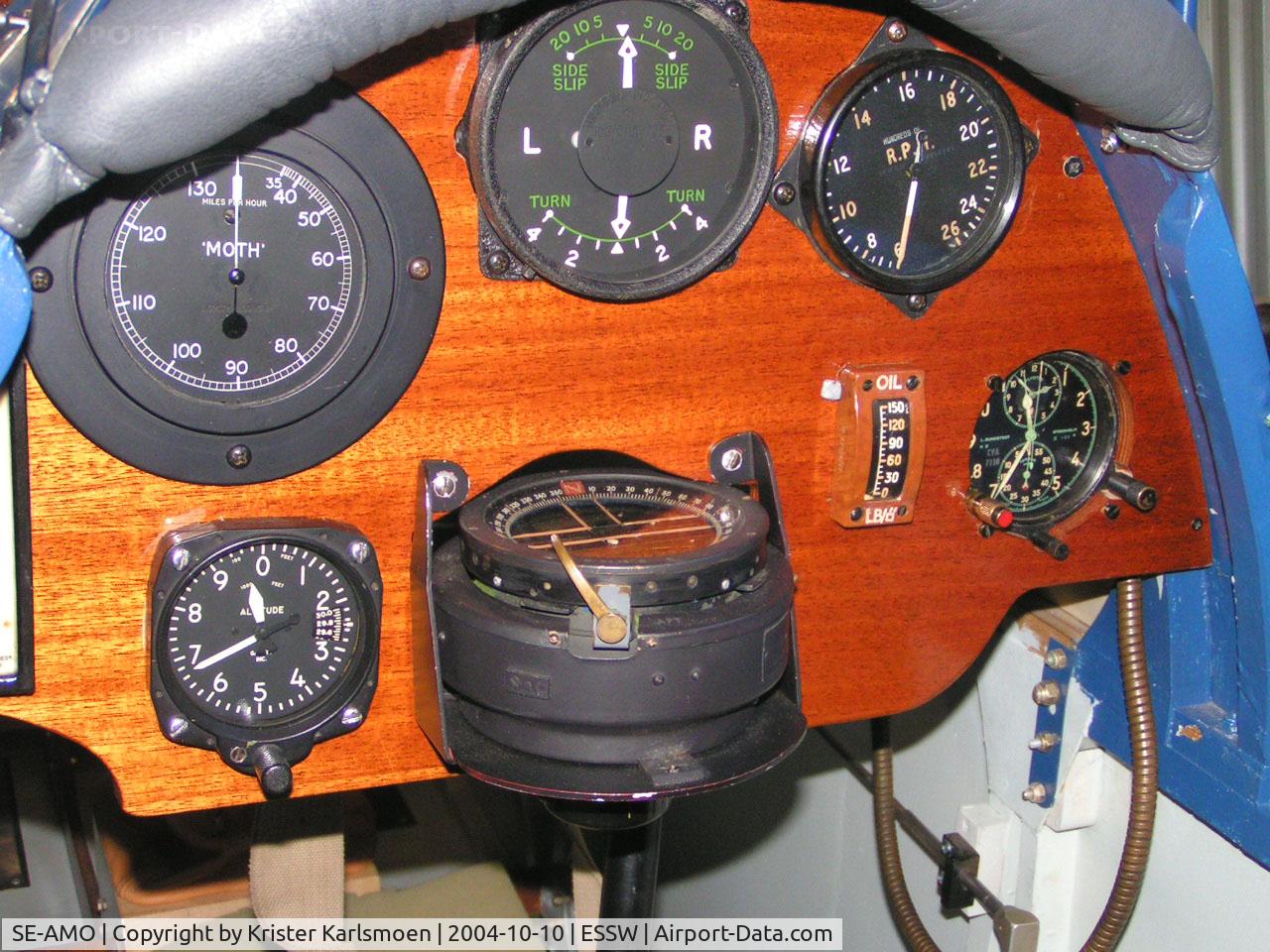 SE-AMO, 2006 De Havilland DH-60 Moth Replica C/N -834, Not a glass cockpit :-)