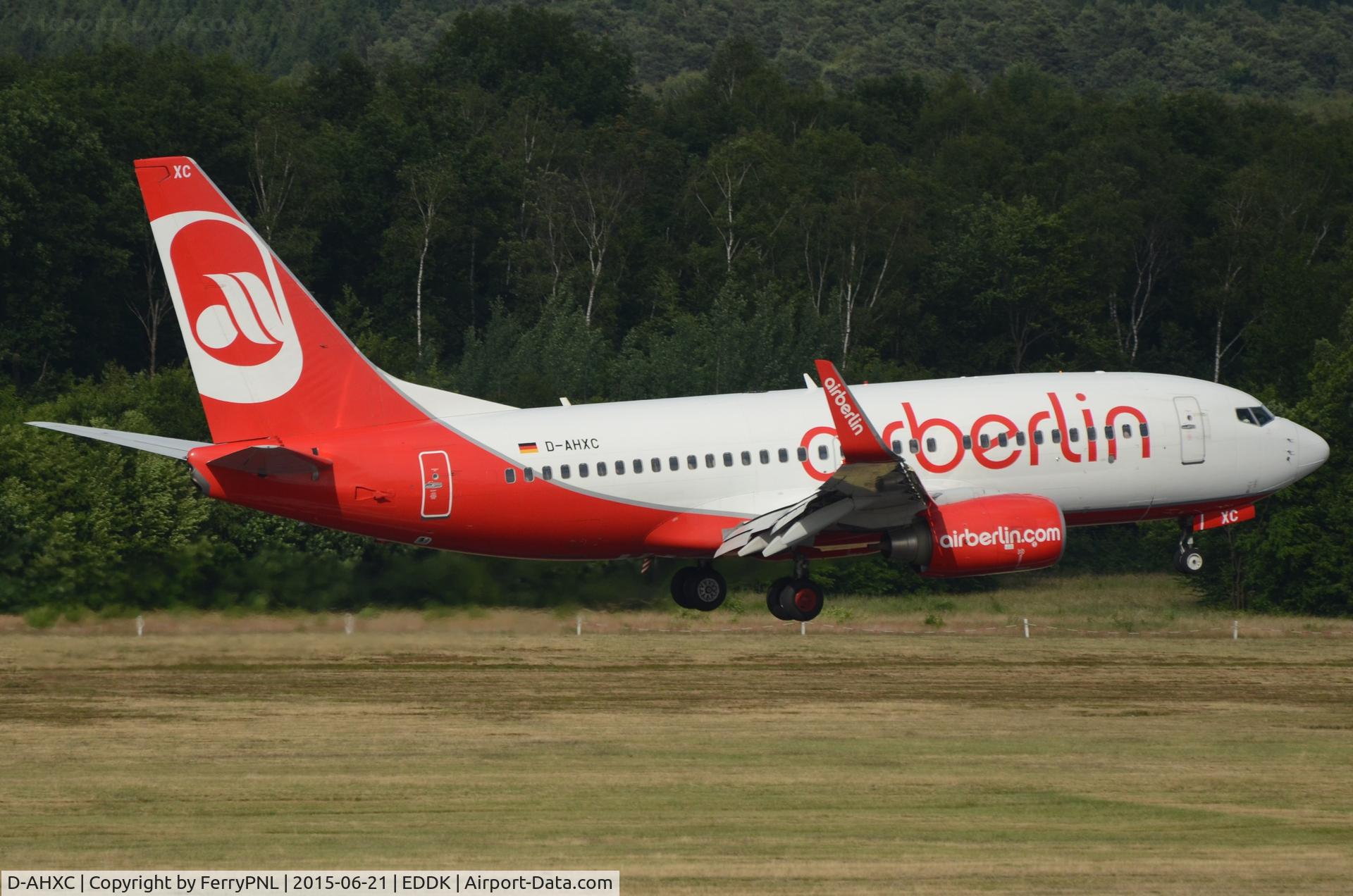 D-AHXC, 2007 Boeing 737-7K5 C/N 34693, Air Berlin B737 over the runway in CGN